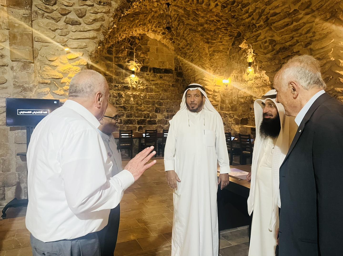 المعتوق رئيس الهيئة الخيرية الإسلامية العالمية يزور المركز الثقافي
