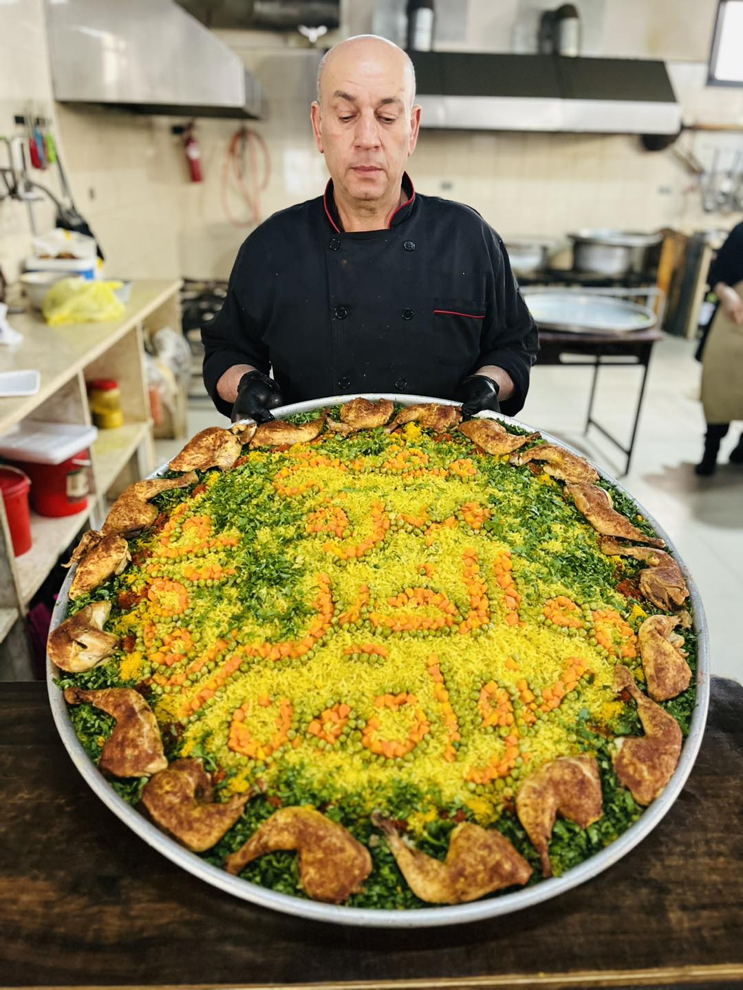 يستمر مطبخ مبرة الخير التابع لجمعية المركز الاجتماعي الخيرية في إعداد الوجبات الغذائية والصحية للمحتاجين والمستفيدين، حيث أعد المطبخ وجبات الأوزي بالدجاج والأرز، وجزاه الله المتبرعين خير الجزاء.