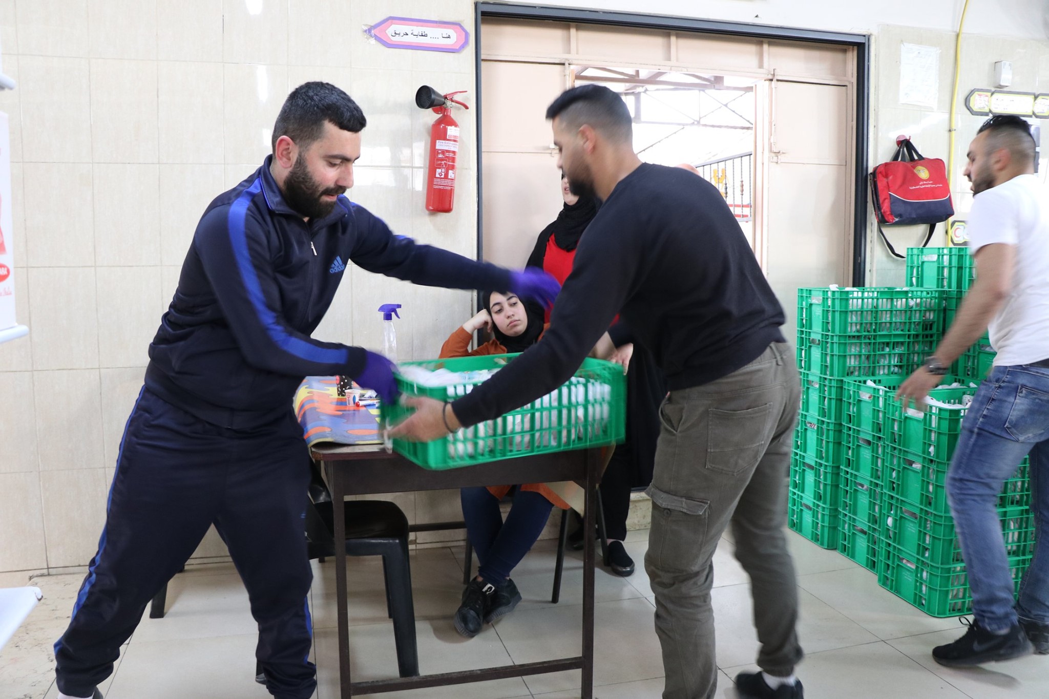 توزيع طرود غذائية في رمضان 