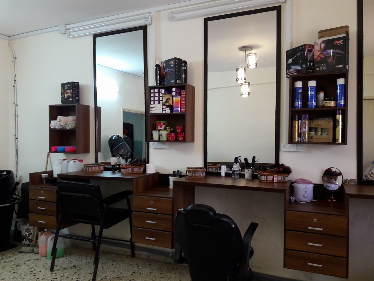 عقد دورات تدريبية في صالون المجد 