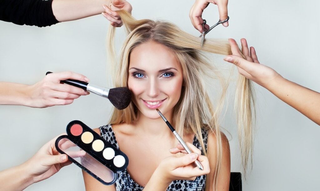 تعلن جمعية المركز الاجتماعي الخيرية عن دورة تجميل