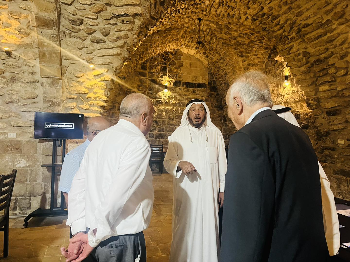 المعتوق رئيس الهيئة الخيرية الإسلامية العالمية يزور المركز الثقافي